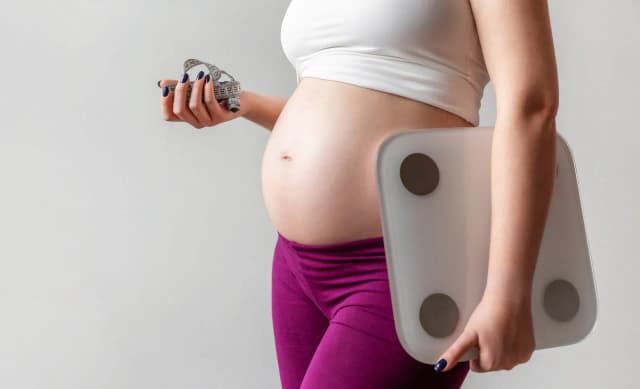 Ile kg traci się podczas porodu? Sprawdź, co wpływa na utratę wagi Ile kg traci się podczas porodu? Sprawdź, co wpływa na utratę wagi