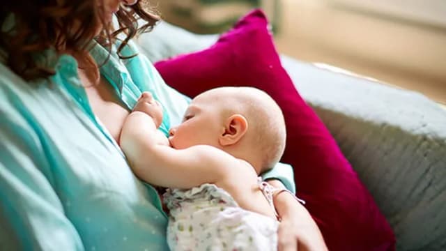 Czy dziecko karmione piersią może zachorować? Fakty o odporności niemowląt Czy dziecko karmione piersią może zachorować? Fakty o odporności niemowląt